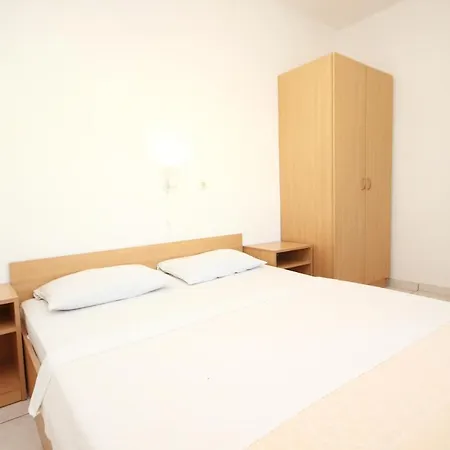 With A Parking Space Okrug Gornji, Ciovo - 9441 트로기르